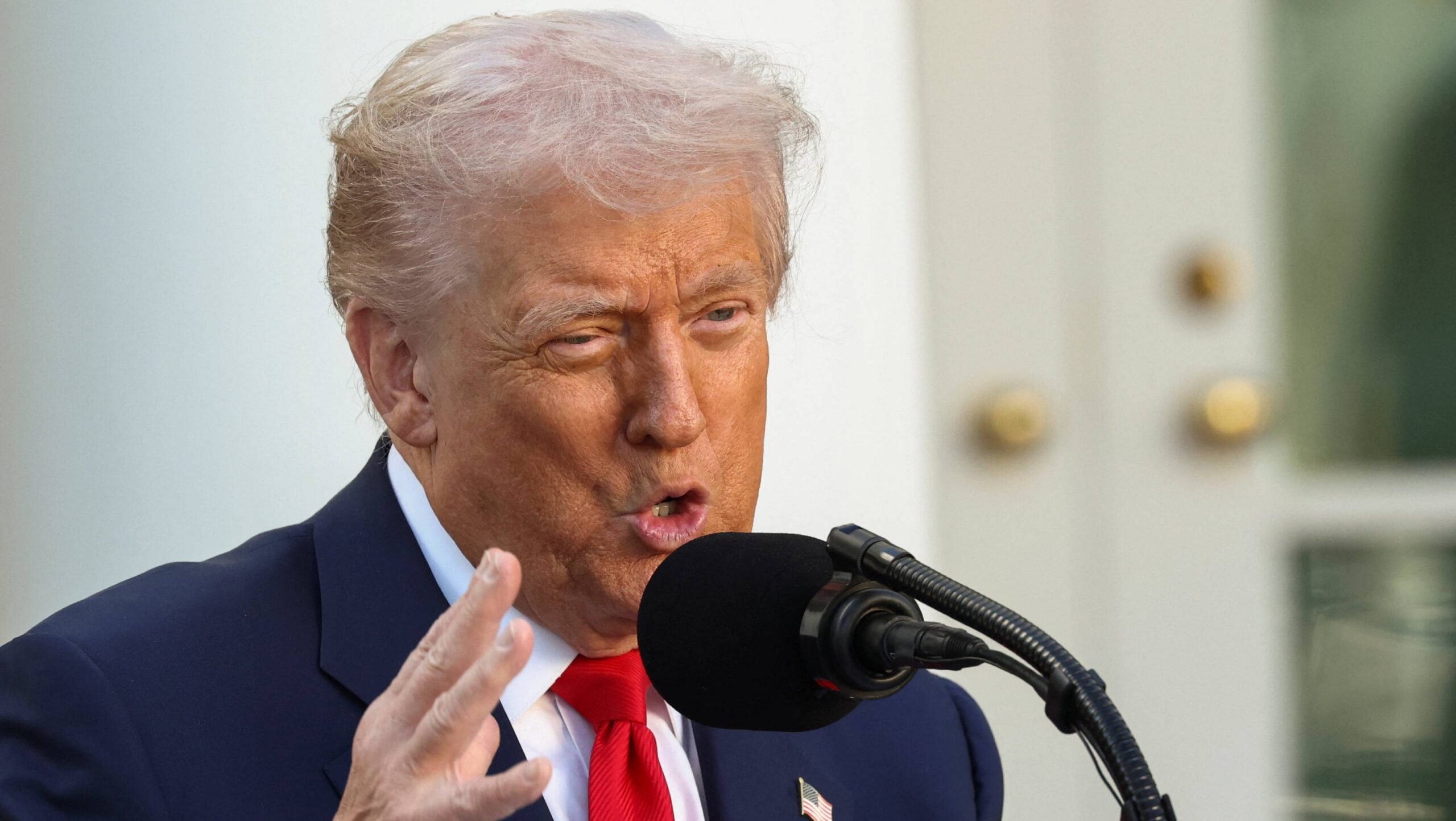 Donald Trump va majora cu 10% tarifele vamale pentru Canada