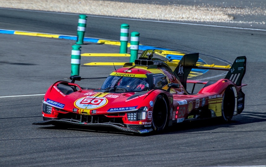 Ferrari intră în lumea cripto și AI cu o licitație digitală