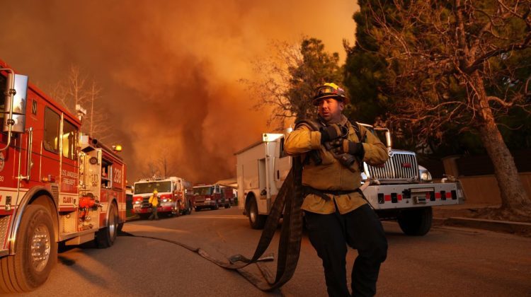 Bărbat acuzat de incendiere în Los Angeles pledează nevinovat