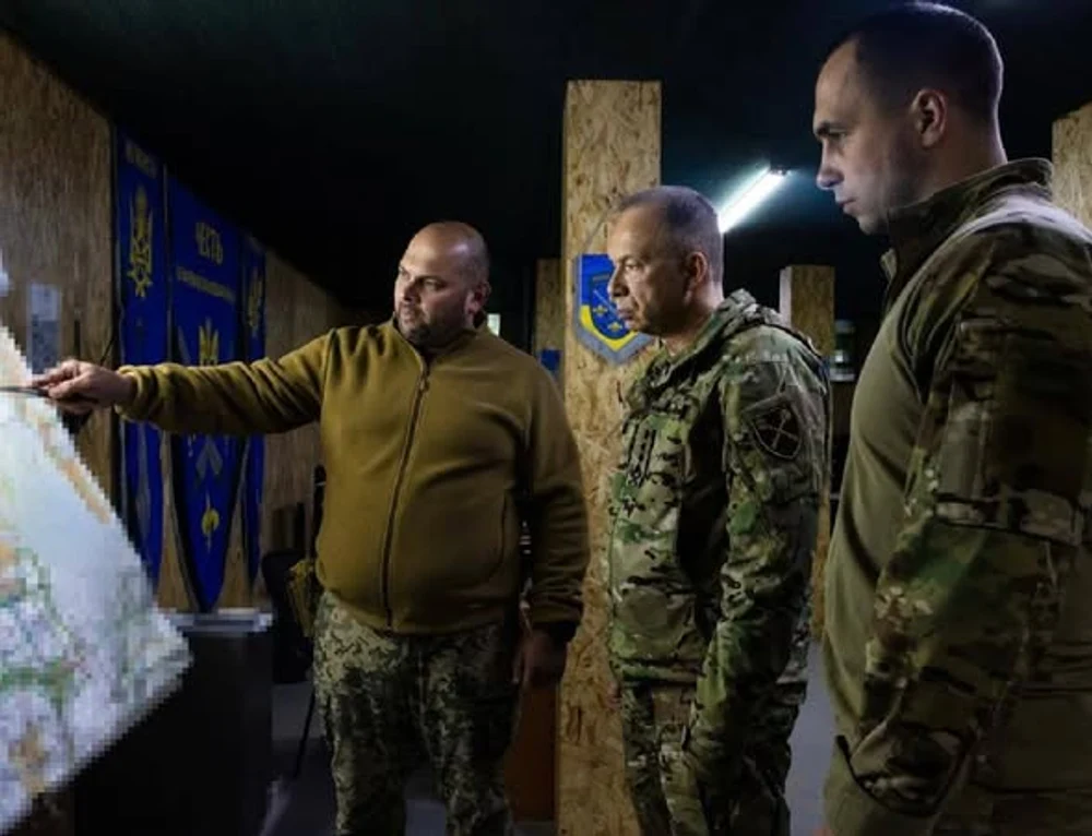 Șeful armatei ucrainene vizitează frontul din Pokrovsk