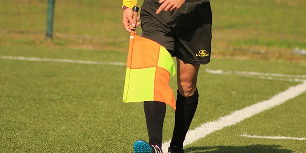Comportament josnic: fotbalist și-a dat jos chiloții în fața arbitrului