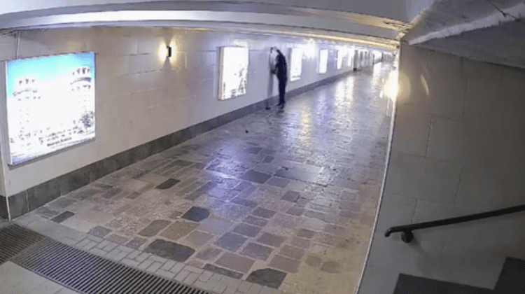Un bărbat a vandalizat o lampă în pasajul de pe strada Ion Creangă
