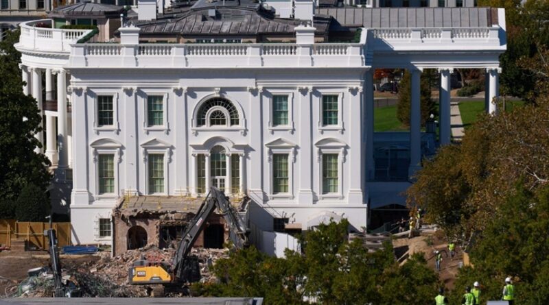 Trump a demolat aripa de est a Casei Albe