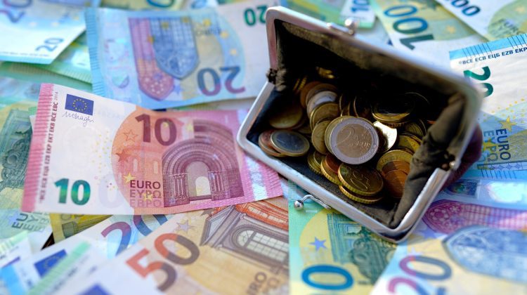 Curs valutar 3 noiembrie 2025: valoarea euro și dolarului