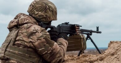 Grănicerii ucraineni distrug buncăre rusești și un depozit de muniții