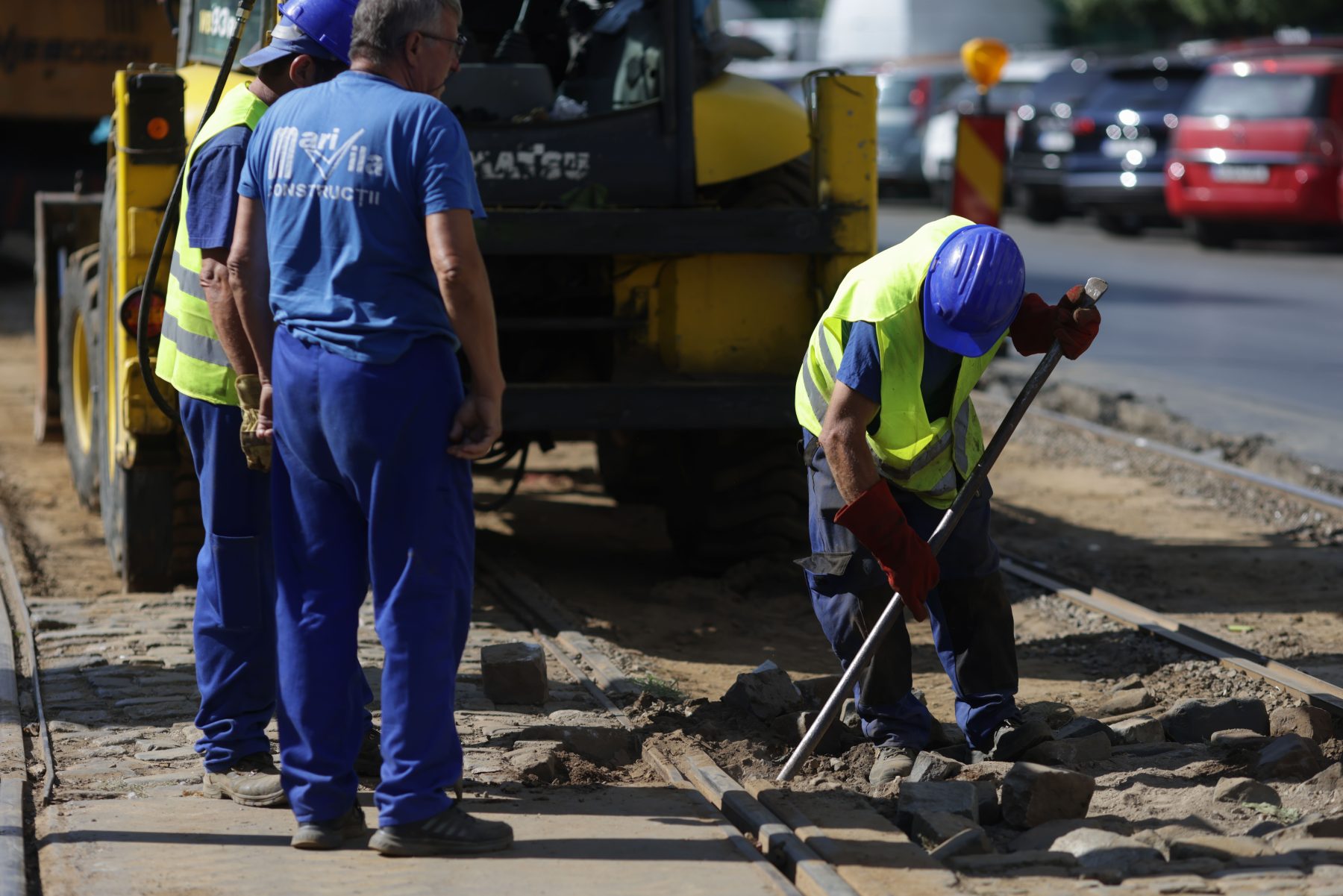 Românii muncesc mai mult, dar rămân cei mai harnici săraci din UE