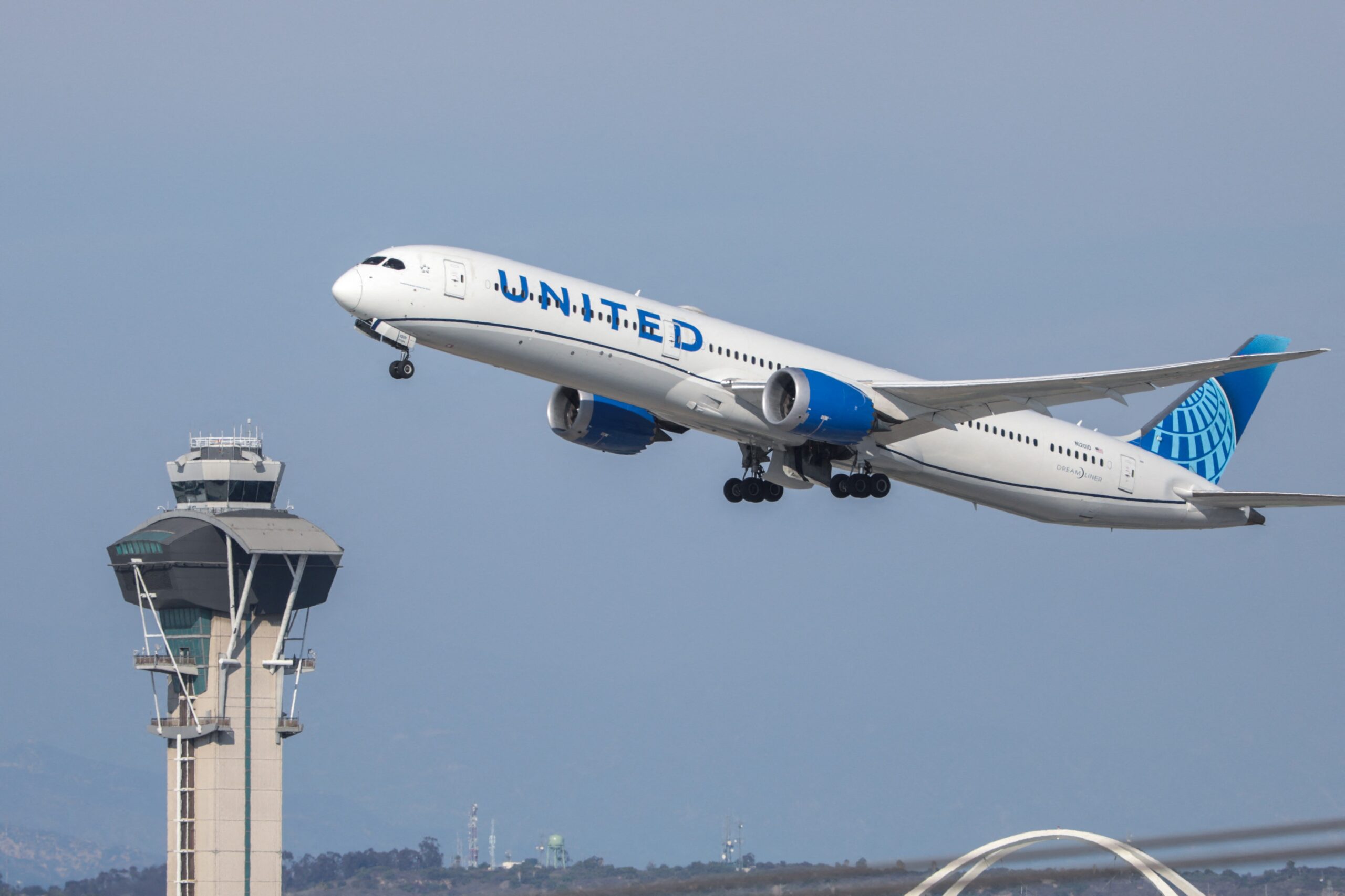 Donald Trump solicită controlorilor de trafic aerian să revină la muncă