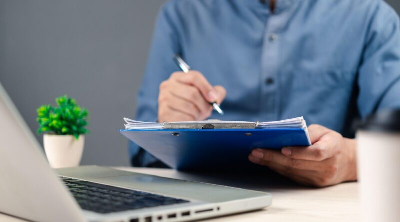 Prime pentru tineri și subvenții pentru mamele cu trei copii