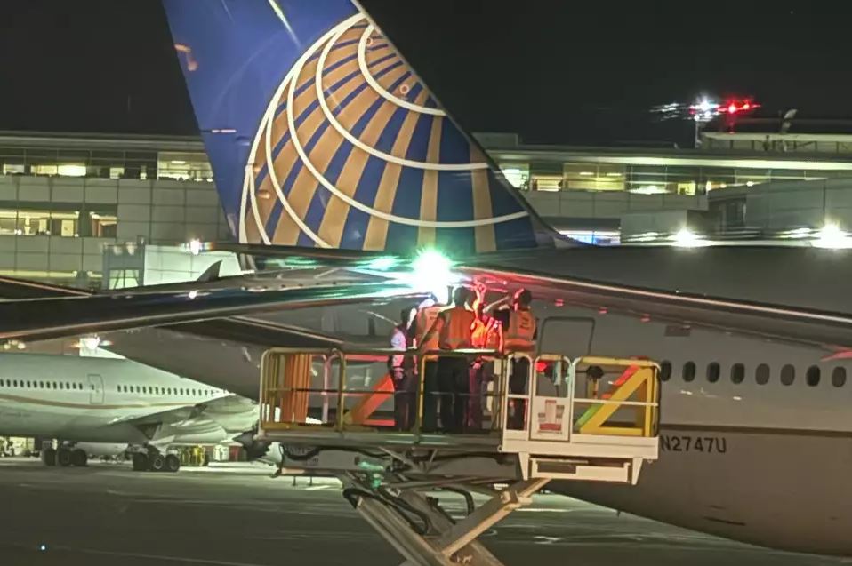 Două avioane s-au ciocnit pe pista unui aeroport din New York