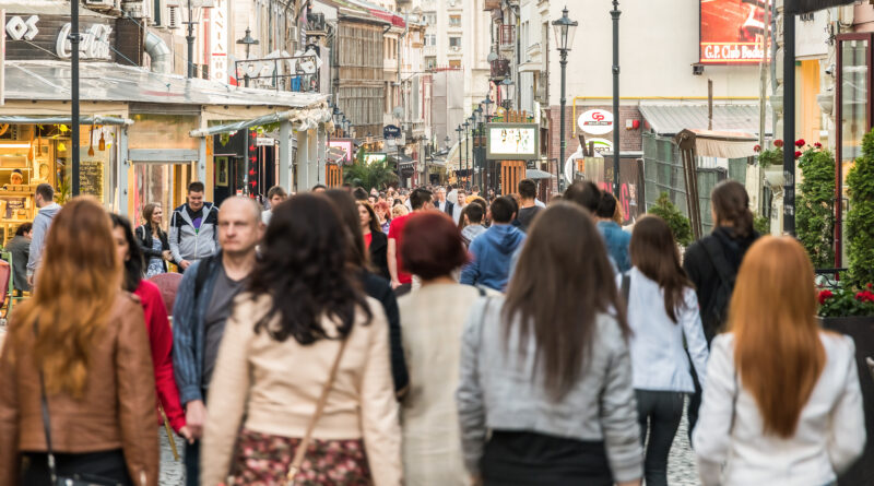 Românii votează diferit în funcție de gen, arată un sondaj
