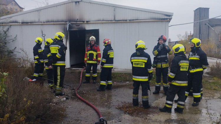 Incendiu la un cămin al unei întreprinderi de asfalt din Vatra