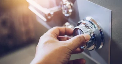 Bărbat de 67 de ani din București jefuit de ceasuri și bijuterii