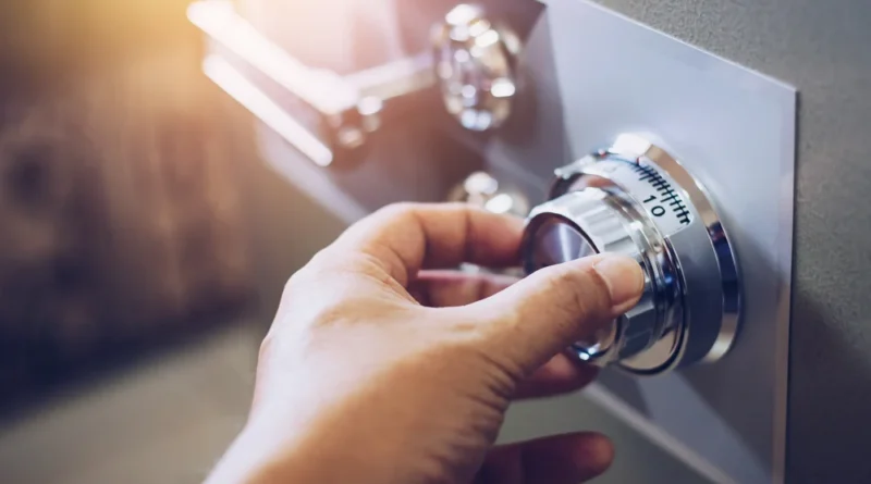 Bărbat de 67 de ani din București jefuit de ceasuri și bijuterii