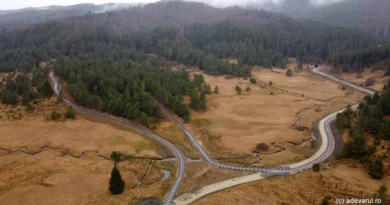 Pistă de biciclete în satul Vadu Dobrii, înconjurat de lupi și urși