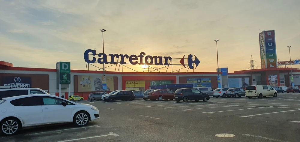 Frații Pavăl intenționează să achiziționeze Carrefour