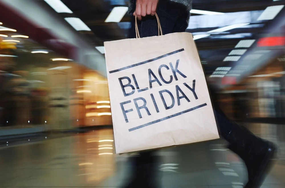 7 din 10 români intenționează să facă cumpărături de Black Friday