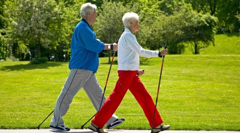 Plimbările zilnice pot încetini declinul cognitiv în Alzheimer