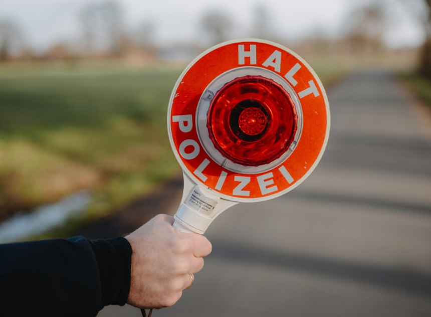 Cuplu surprins făcând sex la 140 km/h pe autostradă în Germania