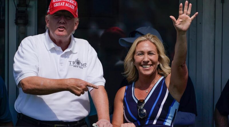 Donald Trump o critică pe Marjorie Taylor Greene pentru distanțarea de el