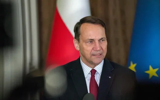 Sikorski sugerează ca Zelenskyy să viziteze Palatul Prezidențial din Varșovia