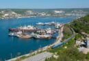 Apărătorii folosesc două nave pentru a proteja golful din Sevastopol