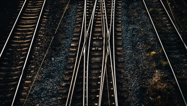 Pasagerii unui tren Przemyśl-Kyiv evacuați în Polonia din cauza unei amenințări