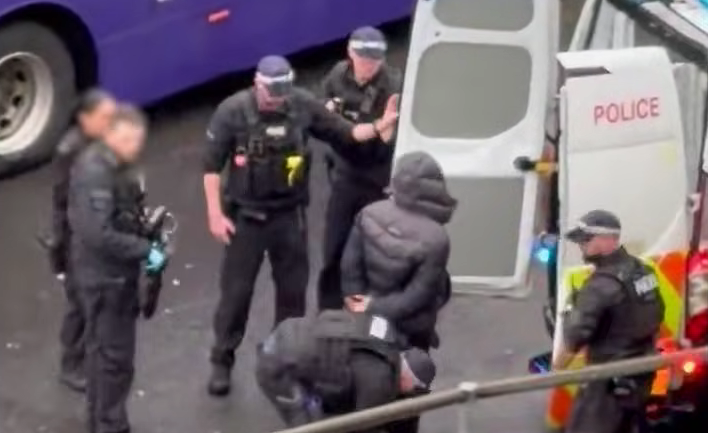 Alertă la aeroportul Heathrow: bărbat arestat pentru atac cu spray