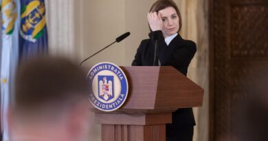 Maia Sandu a retras decorația lui Andrei Golban