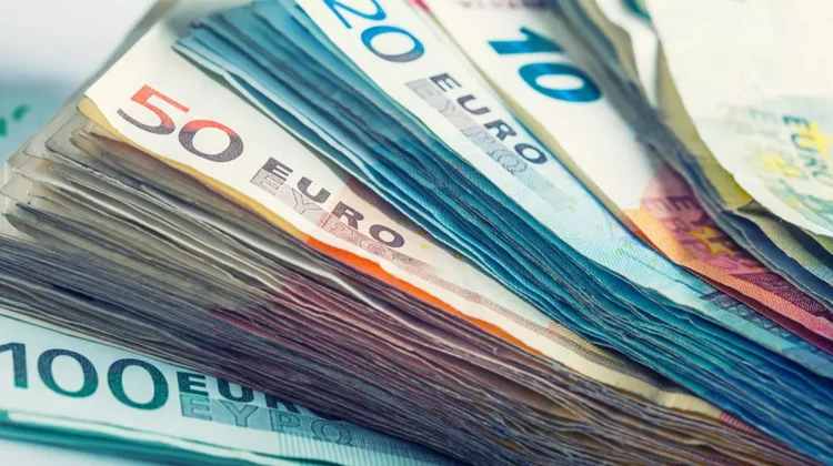 Curs valutar 11 decembrie 2025: euro și dolarul în Moldova