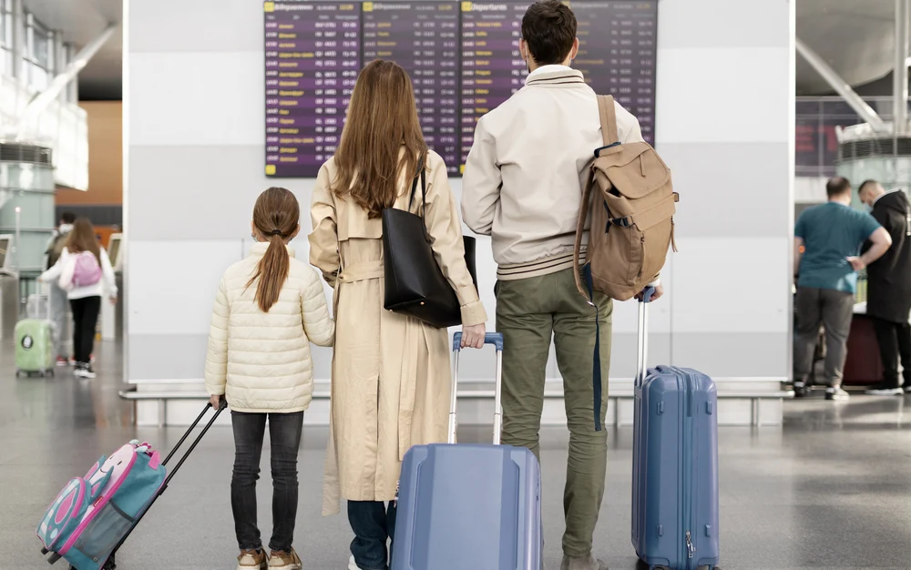 Românii ezită să se întoarcă în țările din Vest