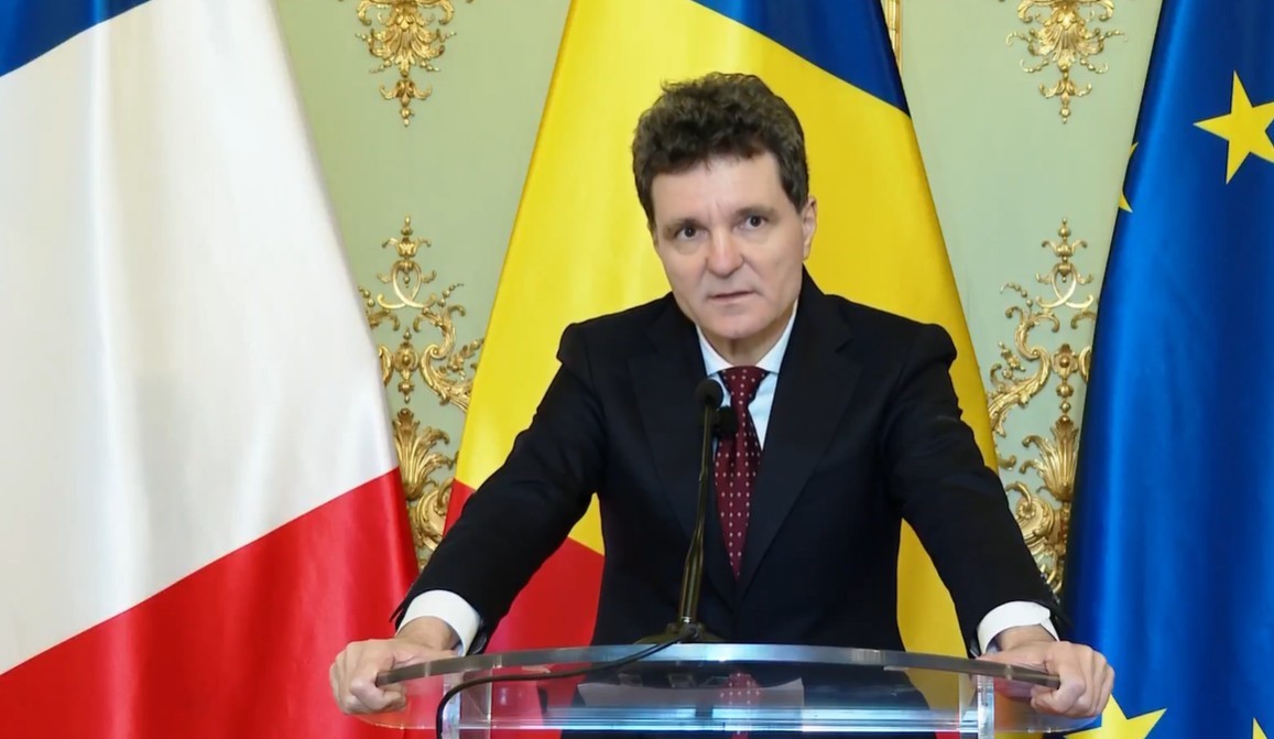 Nicuşor Dan și Emmanuel Macron discută despre războiul hibrid