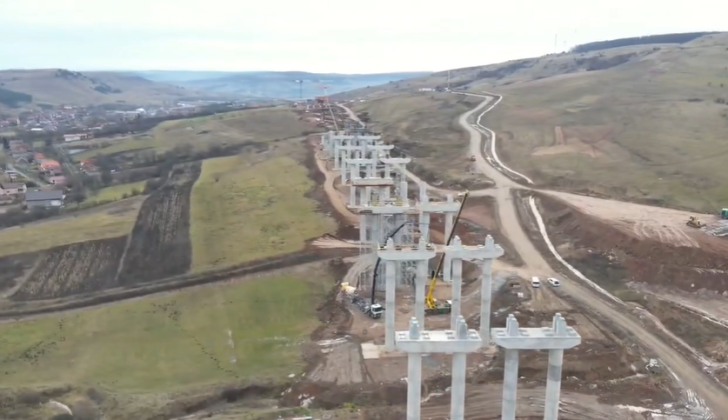 Ozaltin montează grinzile la viaductul Topa Mică pe Autostrada Transilvania