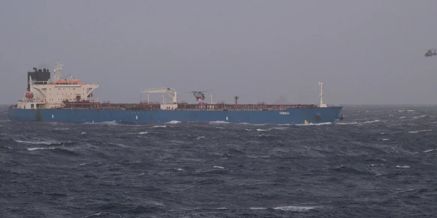 Franța reține un petrolier plecat din Rusia sub un steag fals