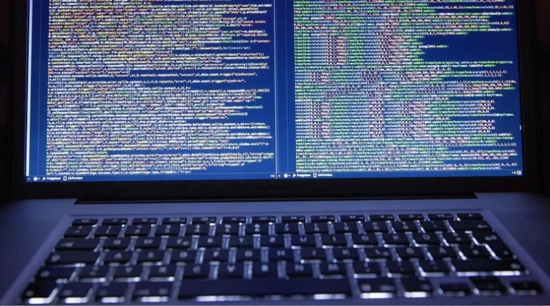 Hackeri legați de FSB-ul rus, responsabili pentru atacul cibernetic asupra sectorului energetic polonez