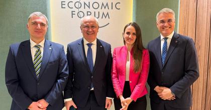 Munteanu discută cu delegația României la Davos