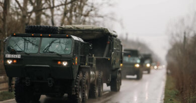 Tehnică militară pe șoselele din București pentru un exercițiu