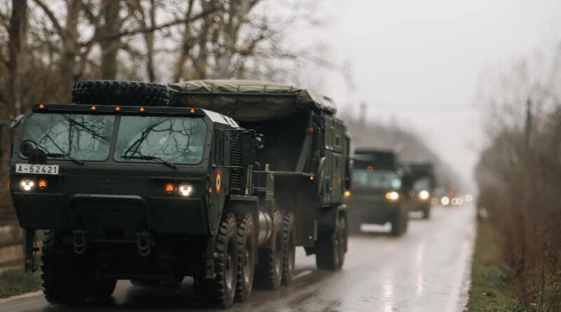 Tehnică militară pe șoselele din București pentru un exercițiu