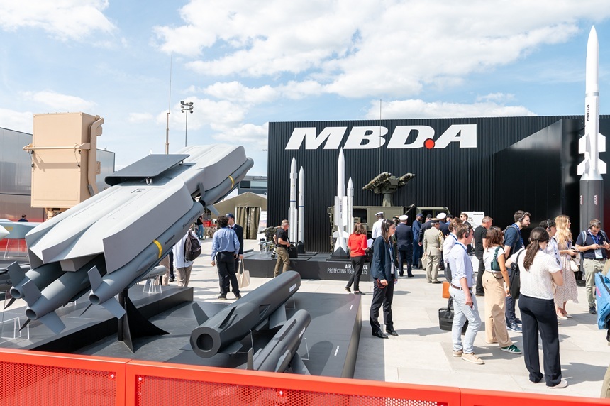 Franța comandă drone kamikaze cu rază lungă de acțiune