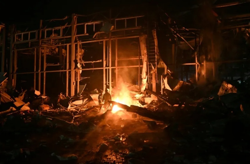 Peste un milion de ucraineni fără energie electrică după atacul rus