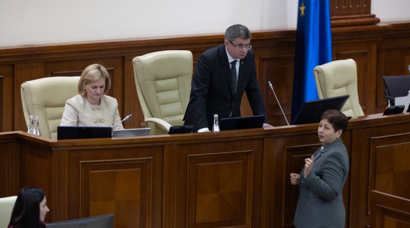 Deputații revin în ședință plenară din 5 februarie