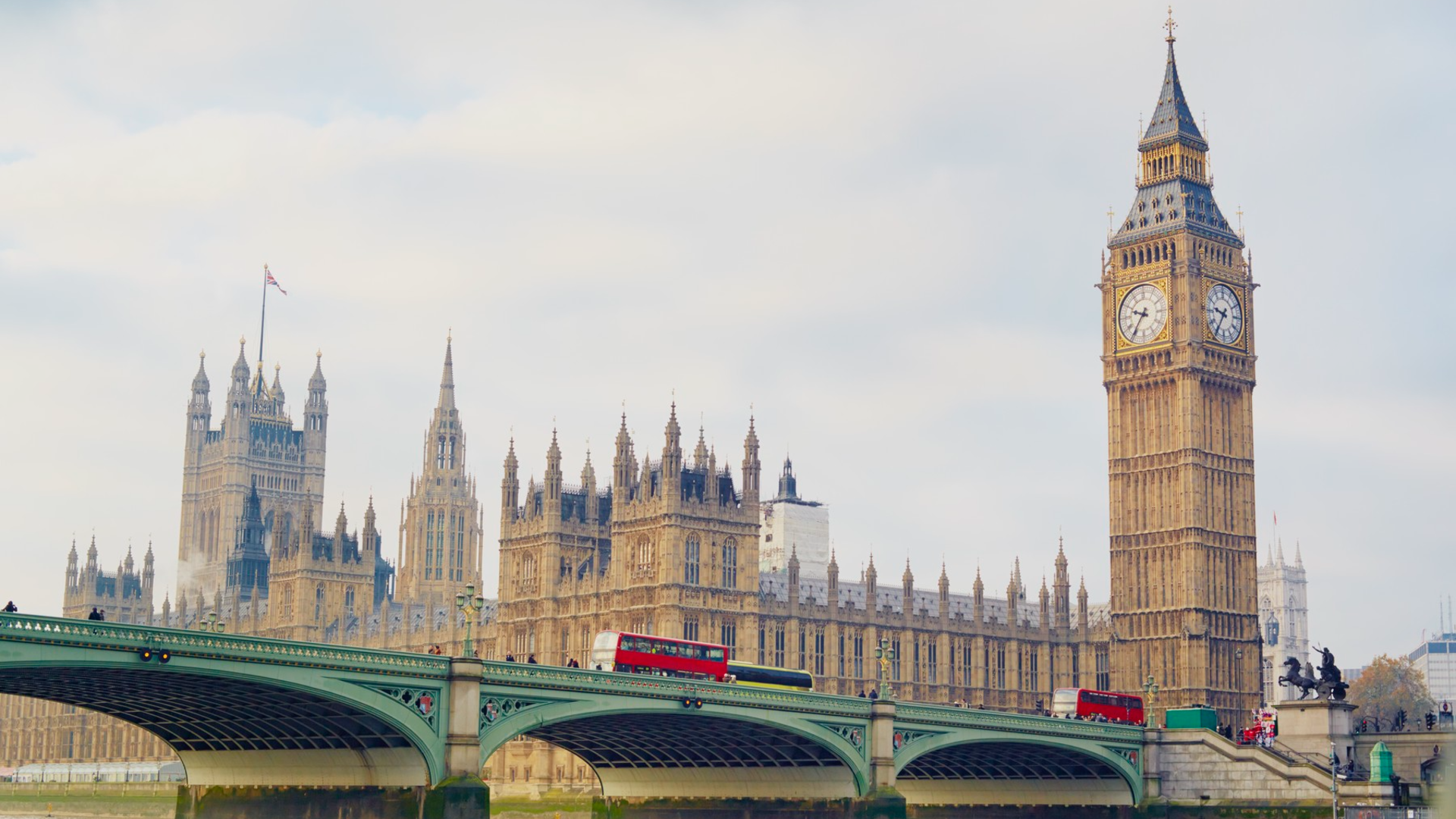 Marea Britanie expulzează un diplomat rus ca răspuns la acțiunile Moscovei