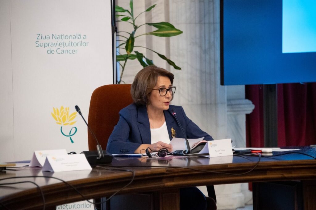 Senatoarea Nicoleta Pauliuc vorbește la o dezbatere parlamentară din 2023 despre supraviețuitorii de cancer.