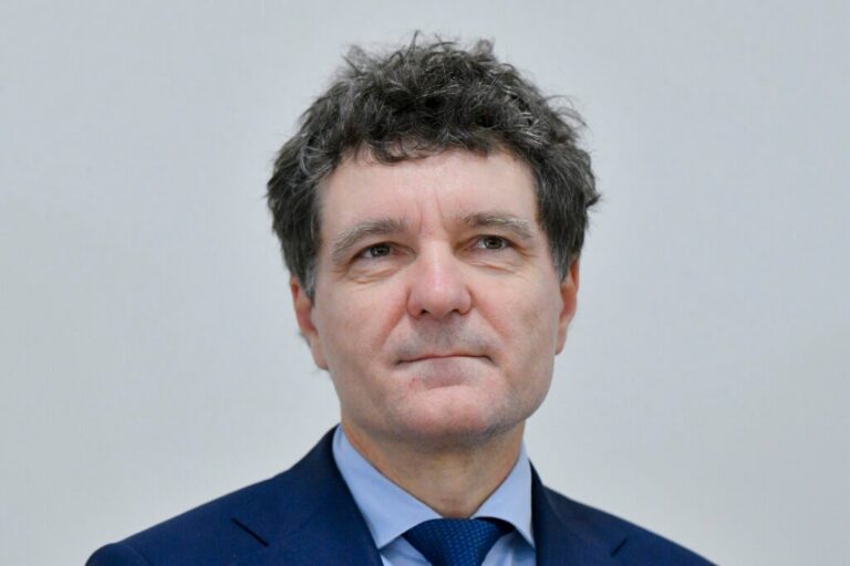 Președintele României Nicușor Dan, într-un portret publicat de Mediafax.