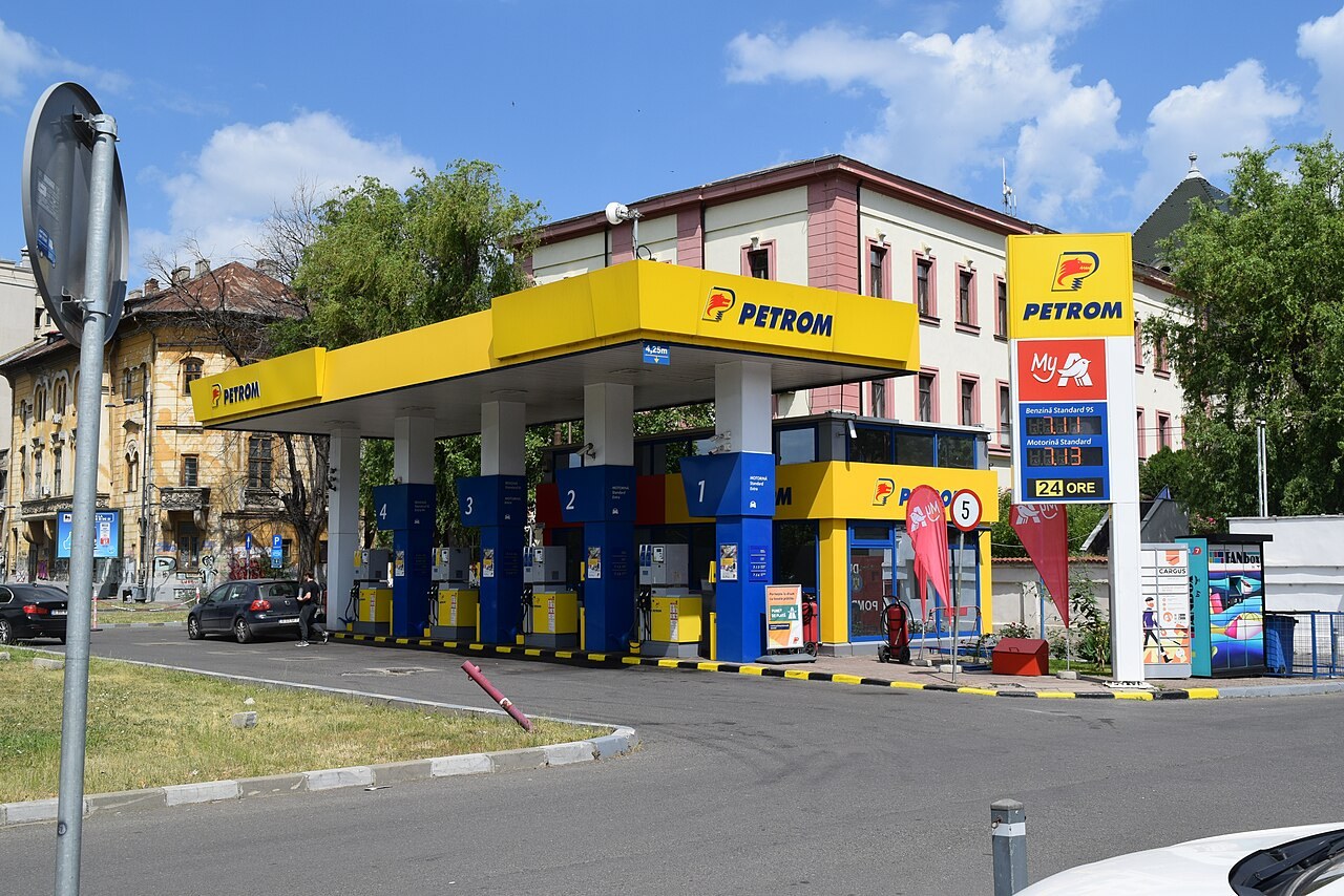Stație de carburanți Petrom din București, fotografie de arhivă din mai 2024