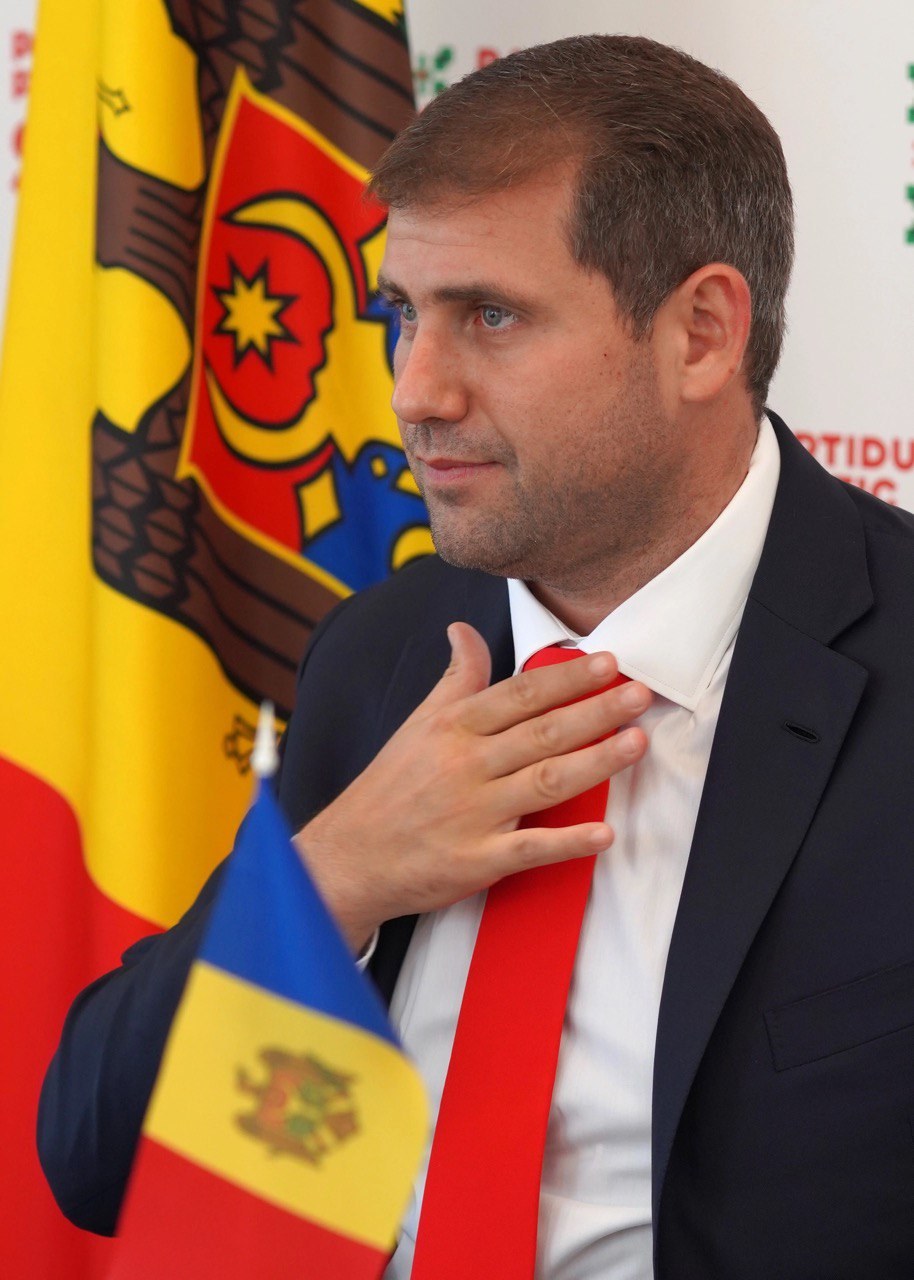 Ilan Șor, persoana identificată de Trezoreria SUA drept conducător al rețelei A7; portret din 2021