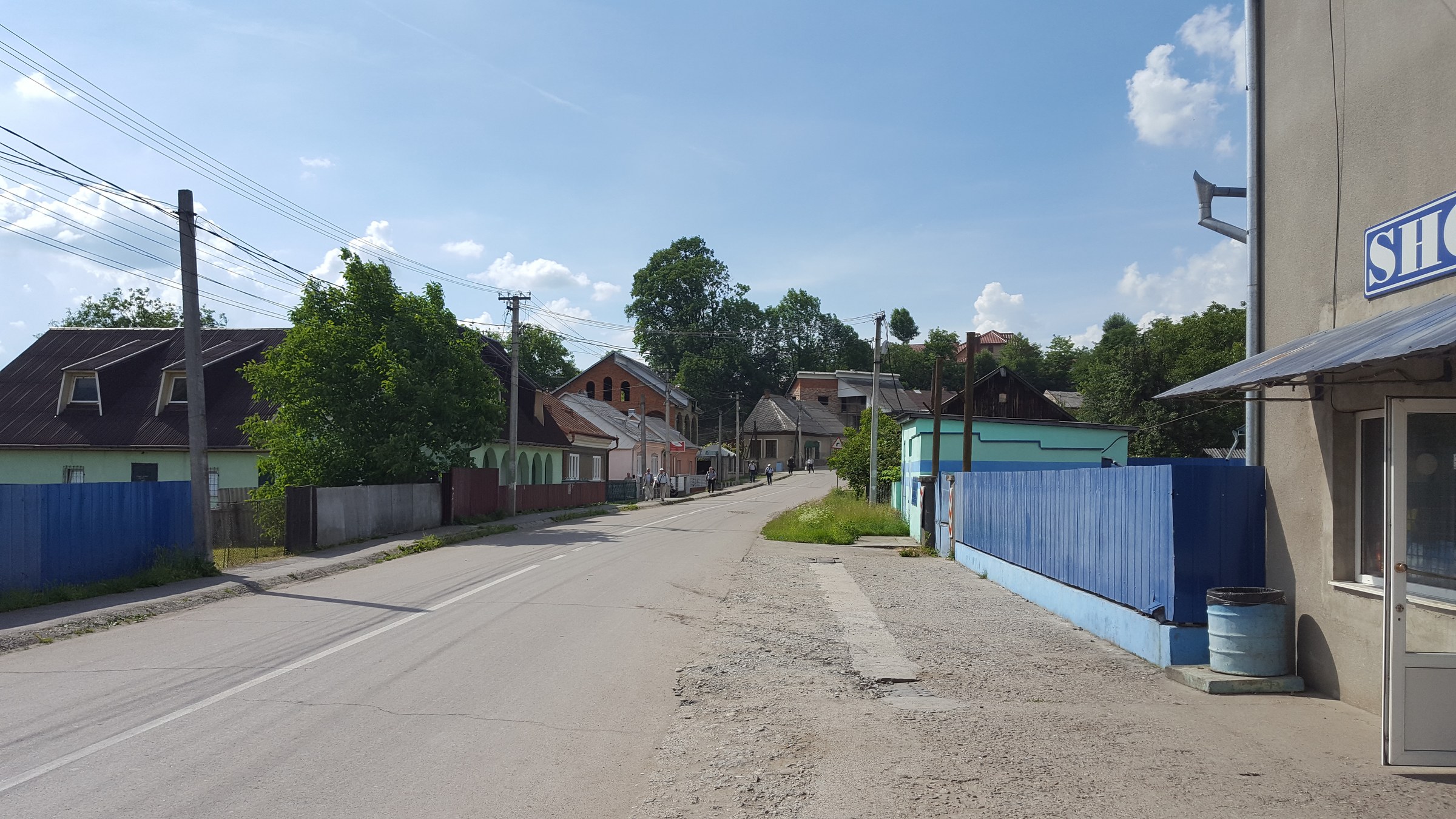 Stradă din Solotvyno, Ucraina, spre podul de frontieră cu Sighetu Marmației din România, arhivă iunie 2016