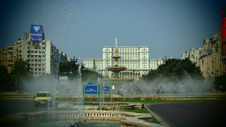Palatul Parlamentului din București, sediul Parlamentului și al Curții Constituționale, fotografie din 19 iulie 2015