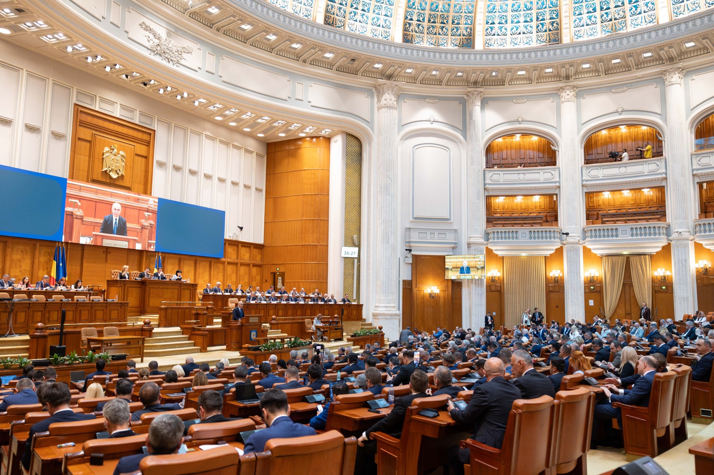 Ilie Bolojan vorbește în plenul Parlamentului României, la București, pe 23 iunie 2025, fotografie de arhivă