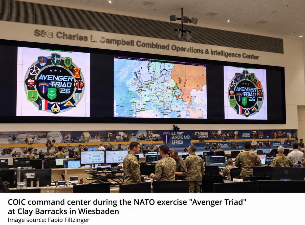 Militari americani și aliați planifică operațiuni în timpul exercițiului Avenger Triad 26, Wiesbaden, 9 octombrie 2026